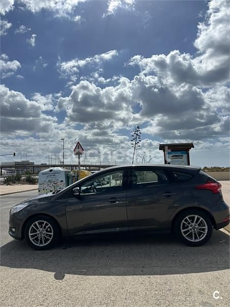Gris / plata Usado 2018 Ford Focus Trend Berlina | 11.000 € (Super precio) - Imagen 1/4