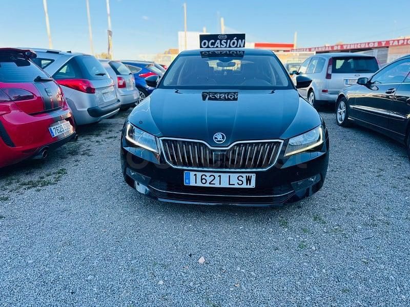 Usado Skoda Superb Ambition 120 CV (88 kW) 2015 Negro Berlina