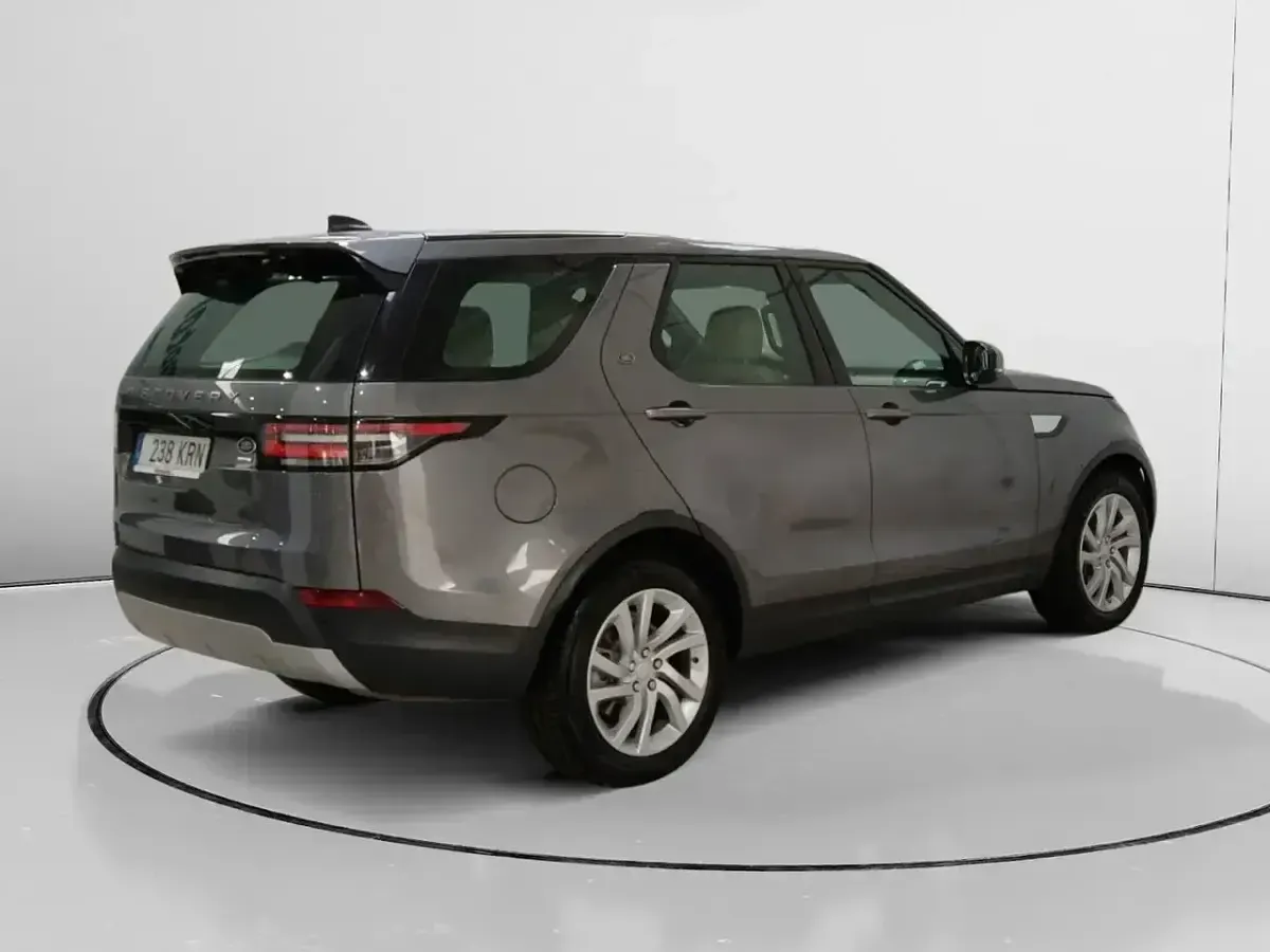 Usado Land Rover Discovery 5 HSE 240 CV (176 kW) 2018 Gris SUV