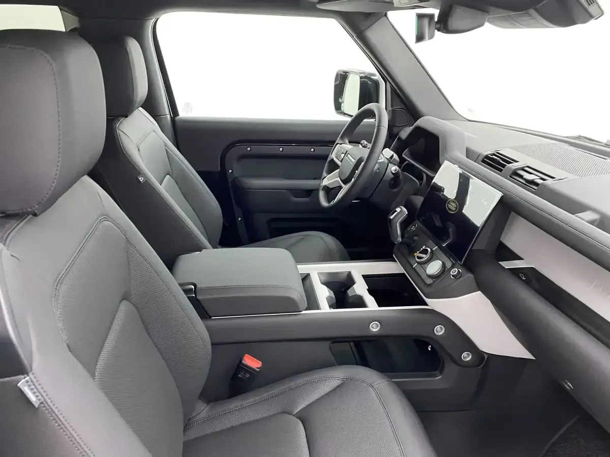 Usado Land Rover Defender S 250 CV (183 kW) 2025 Negro SUV