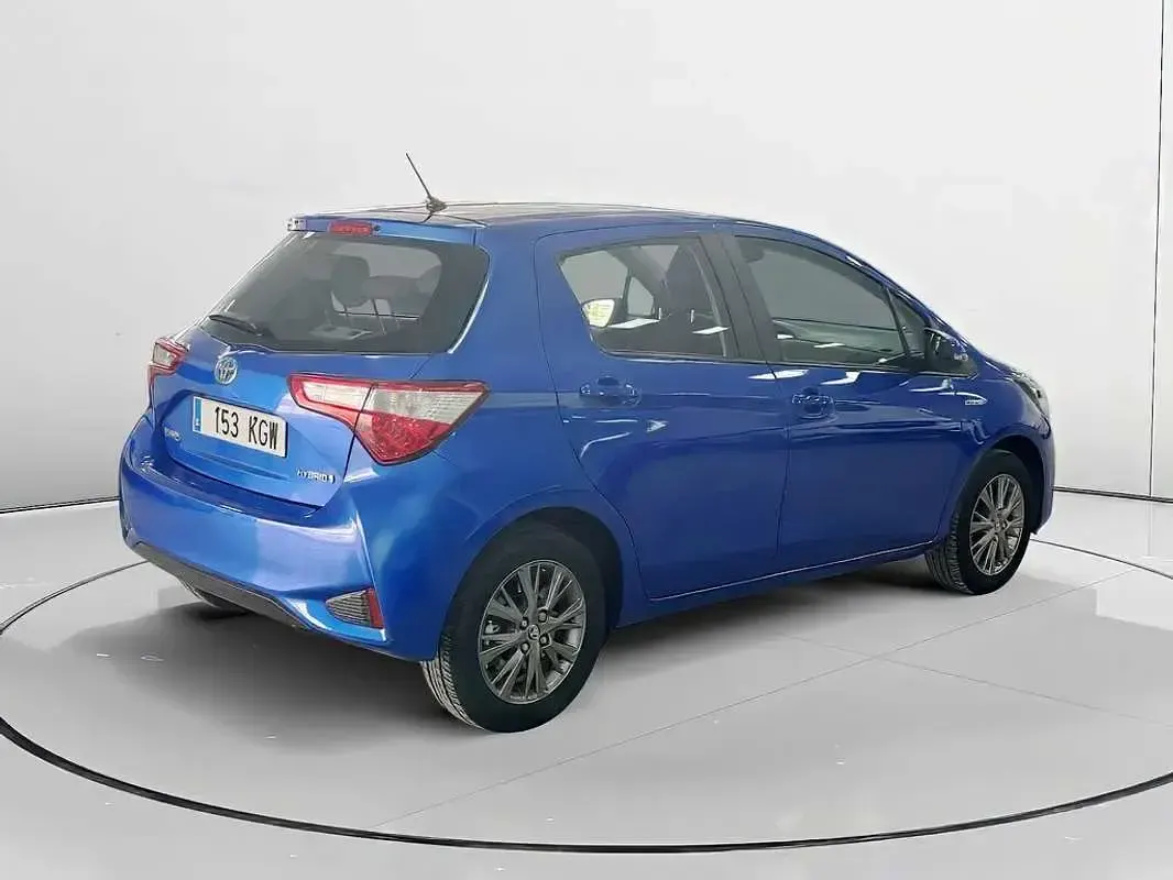 Usado Toyota Yaris Active 99 CV (72 kW) 2018 Azul Utilitario