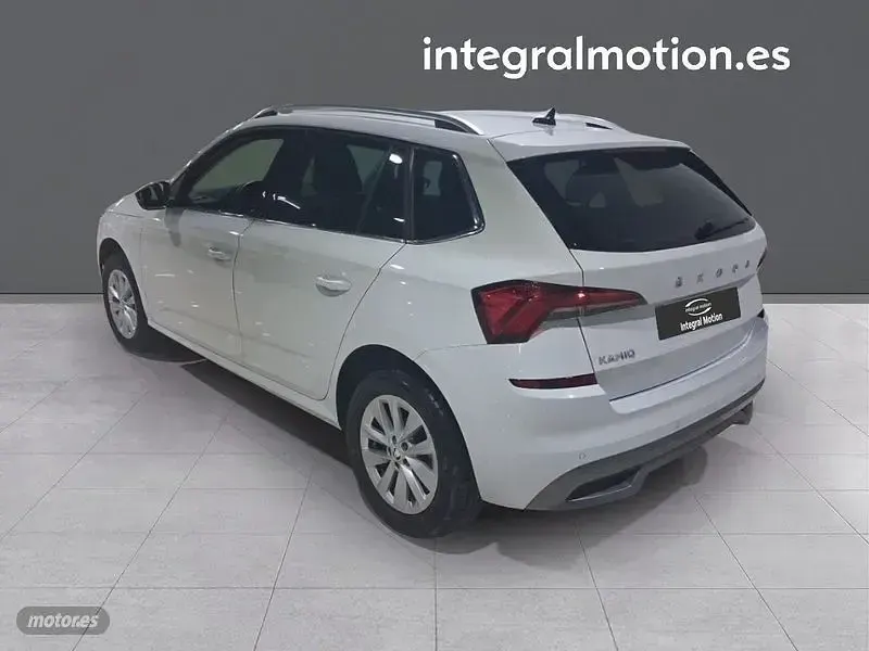 Usado Skoda Kamiq Active 110 CV (80 kW) 2023 Blanco SUV