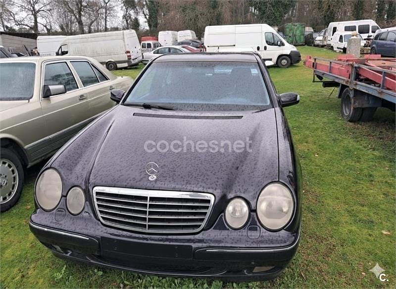 Usado Mercedes E270 Avantgarde 170 CV (125 kW) 2002 Negro Berlina