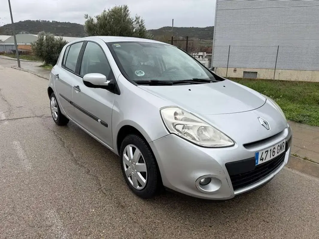 Usado Renault Clio Expression 75 CV (55 kW) 2009 Gris Utilitario