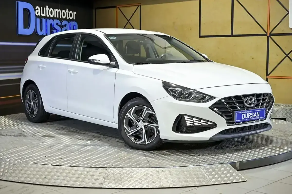 Usado Hyundai i30 116 CV (85 kW) 2021 Blanco Berlina