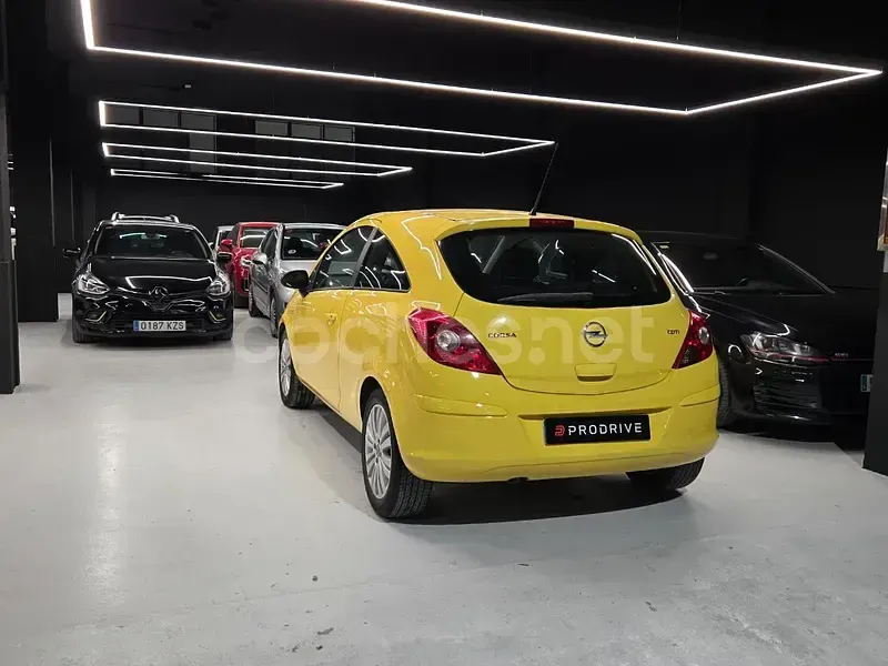 Usado Opel Corsa 95 CV (69 kW) 2011 Amarillo Utilitario