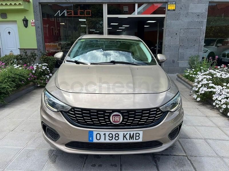 Usado Fiat Tipo Easy 120 HP (88 kW) 2018 Bege Sedan