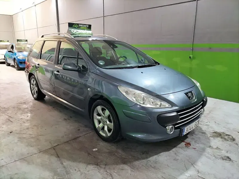 Usado Peugeot 307 110 CV (80 kW) 2008 Gris / plata Familiar