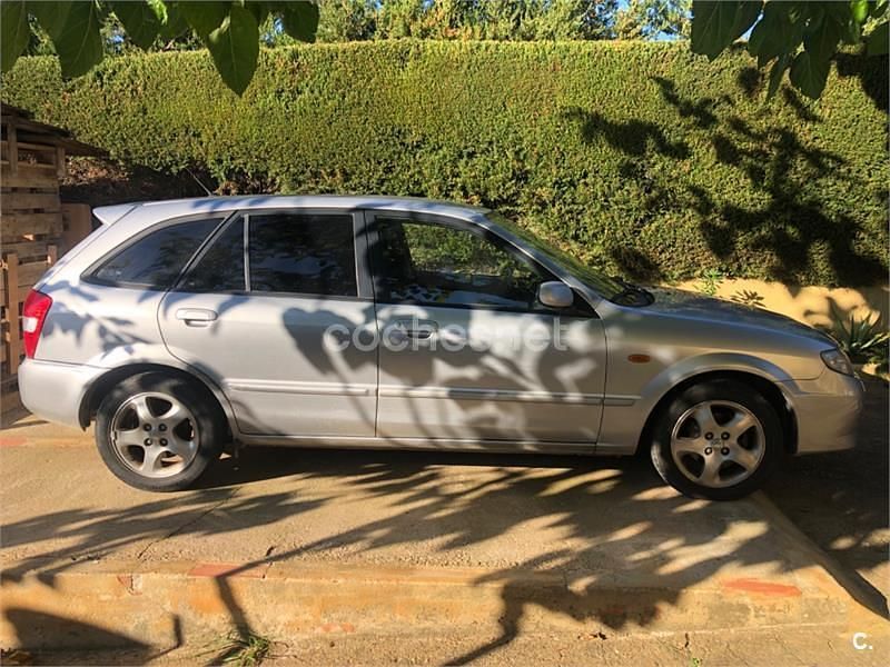 Usado Mazda 323 Comfort 100 CV (73 kW) 2002 Gris / plata Berlina