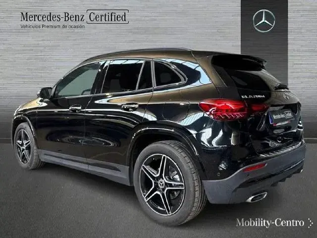Usado Mercedes GLA200 AMG line 150 CV (110 kW) 2025 Kosmosblack  met. SUV