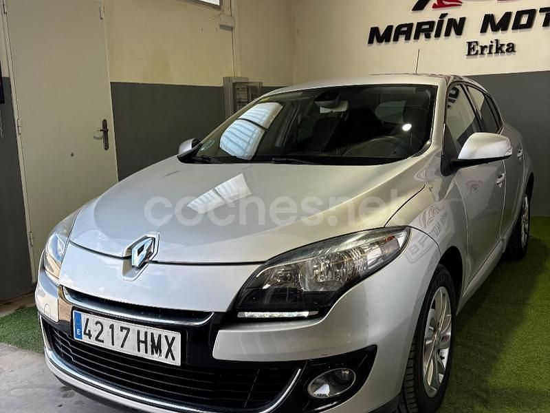 Gris / plata Usado 2012 Renault Mégane III Authentique Berlina | 7599 € (Precio justo) - Imagen 1/4