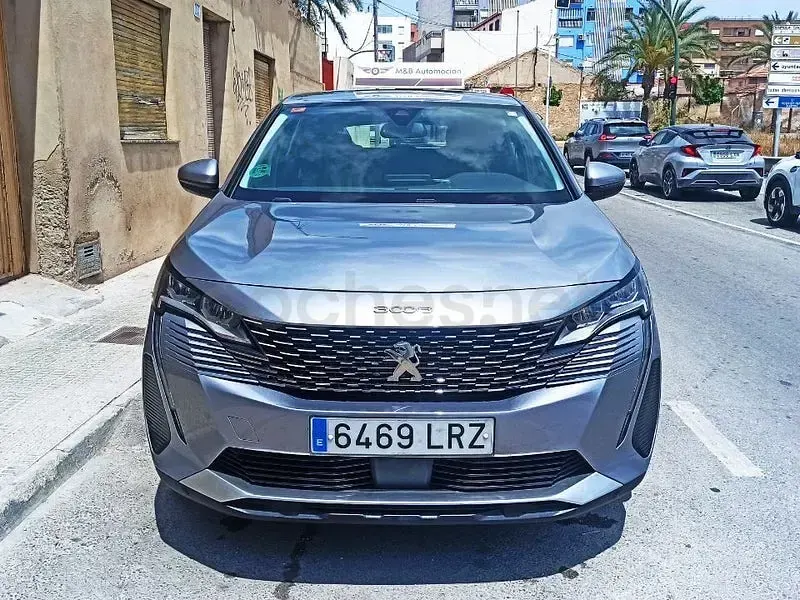 Usado Peugeot 3008 Active 130 CV (95 kW) 2021 Gris / plata SUV
