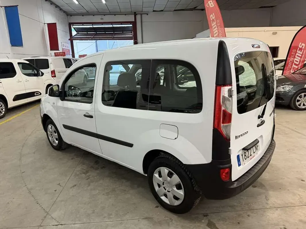 Usado Renault Kangoo 95 CV (69 kW) 2021 Blanco Monovolumen