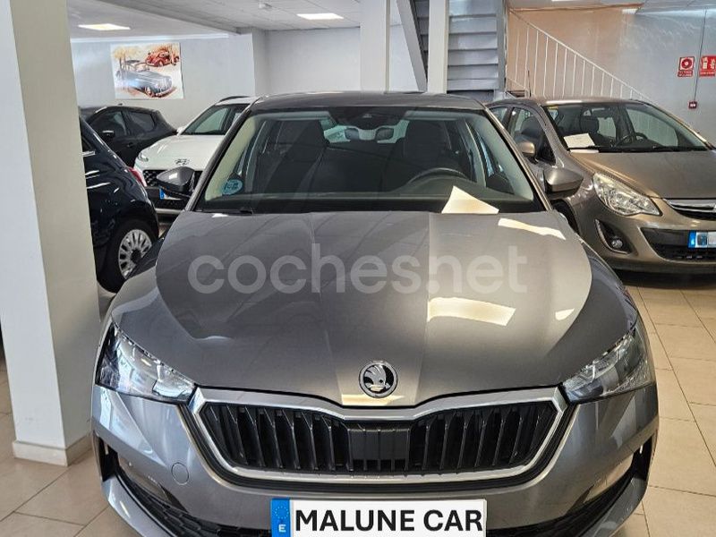 Usado Skoda Scala Ambition 150 CV (110 kW) 2023 Gris / plata Utilitario