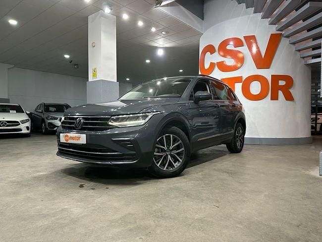 Usado VW Tiguan Life 245 CV (180 kW) 2023 Gris / plata SUV