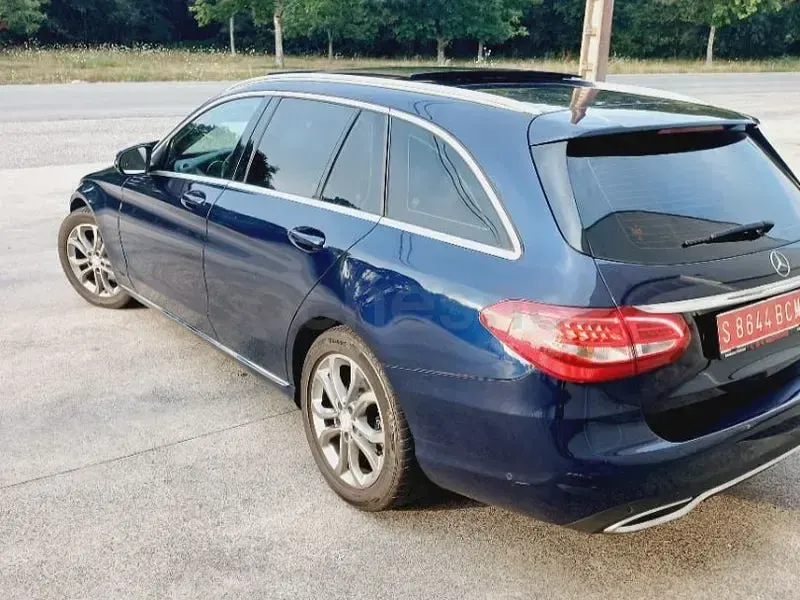 Usado Mercedes C200 Avantgarde 136 CV (100 kW) 2016 Azul Berlina