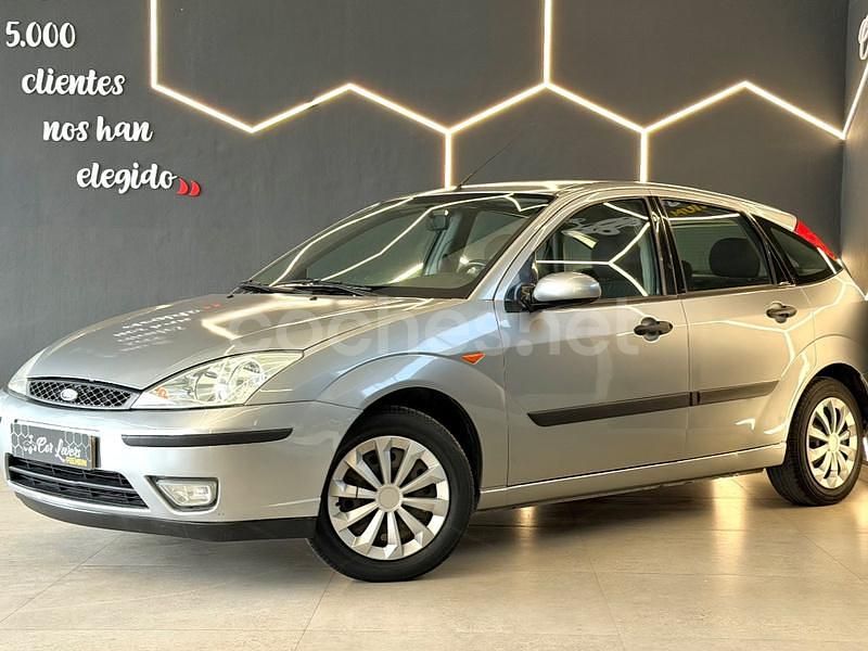 Usado Ford Focus Trend 100 CV (73 kW) 2004 Gris / plata Berlina
