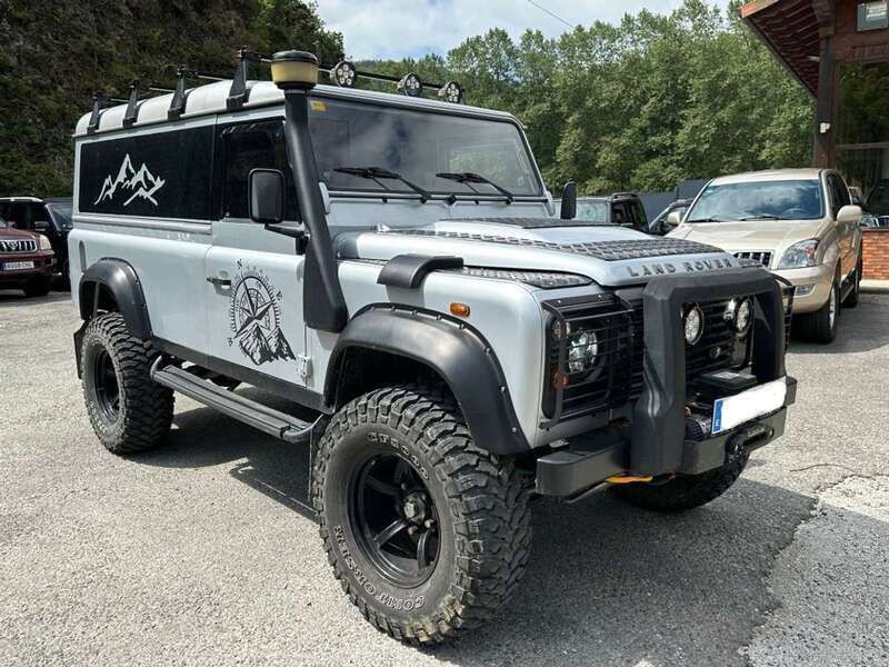 Usado Land Rover Defender SE 122 CV (89 kW) 2007 Plateado SUV