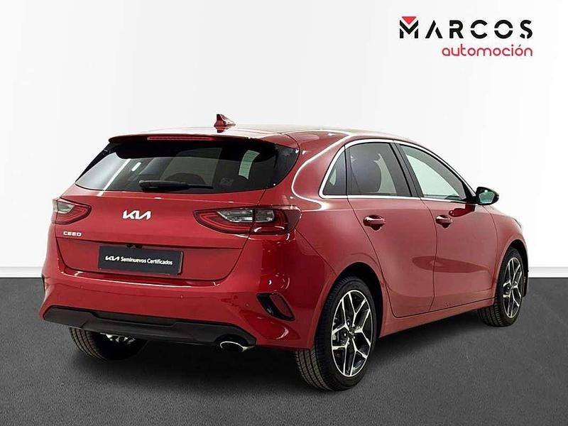 Usado Kia Ceed 120 CV (88 kW) 2023 Rojo Utilitario