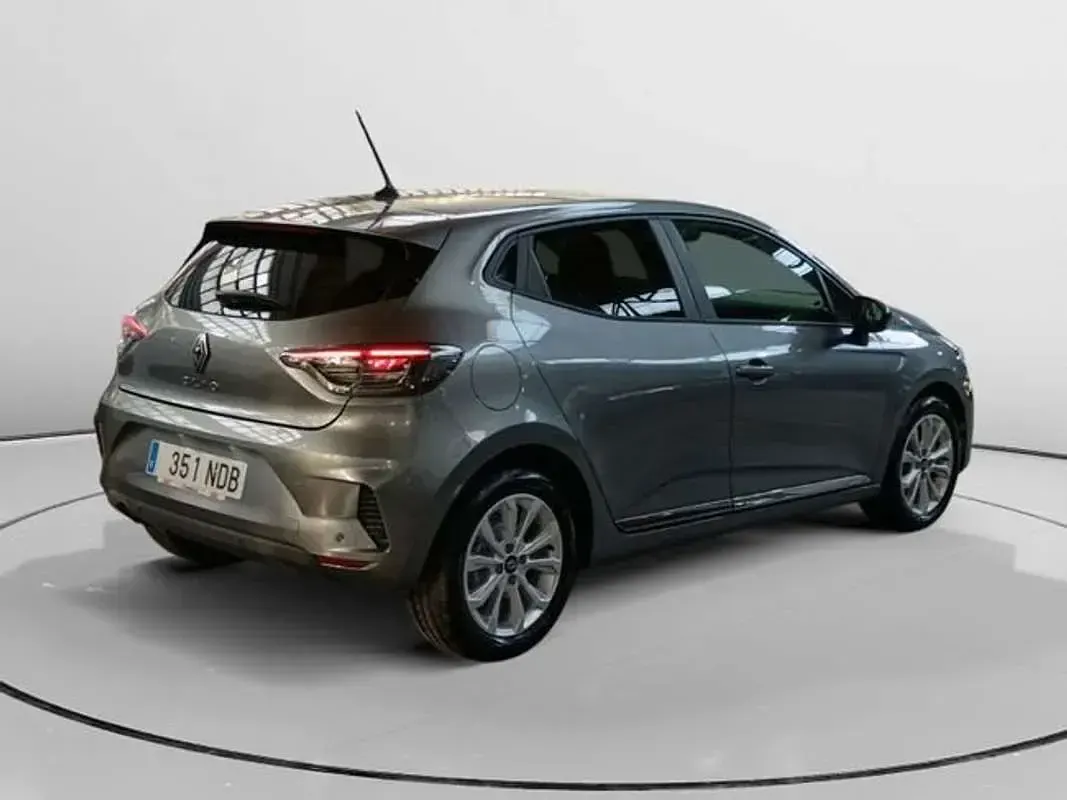 Usado Renault Clio Evolution 101 CV (74 kW) 2025 Gris Utilitario