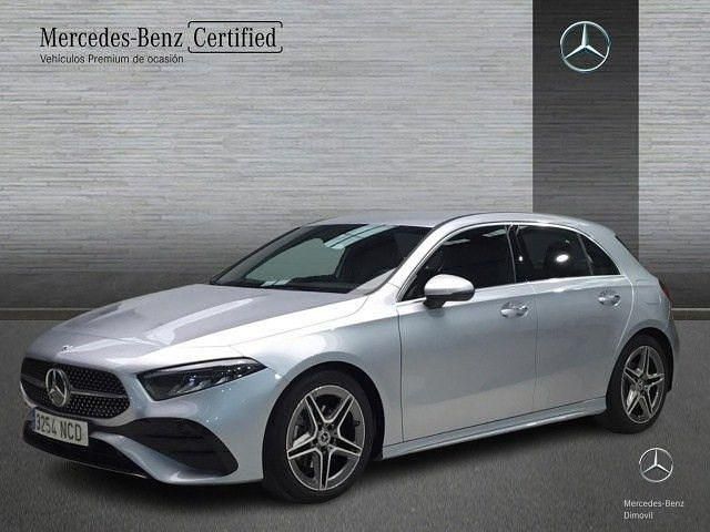 Usado Mercedes A180 136 CV (100 kW) 2025 Plata hightech