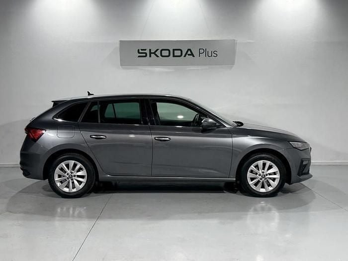 Usado Skoda Scala Selection 115 CV (84 kW) 2025 Gris Utilitario
