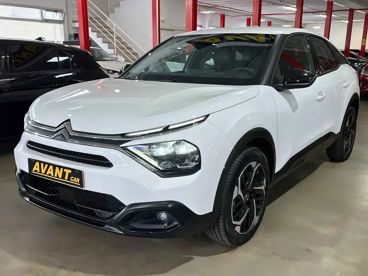 Usado Citroën C4 Feel 130 CV (95 kW) 2021 Blanco Berlina