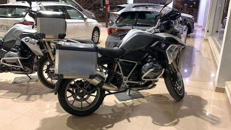 Usado BMW 120 139 CV (102 kW) 2022 Blanco Utilitario