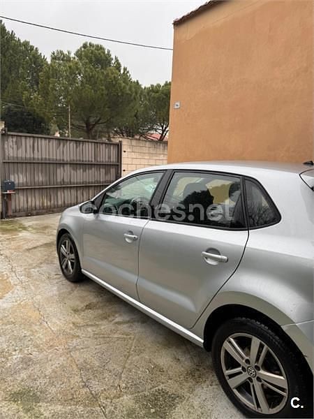 Usado VW Polo Advance 90 CV (66 kW) 2015 Gris / plata Berlina