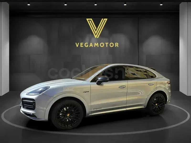 Usado Porsche Cayenne 462 CV (339 kW) 2020 Gris / plata SUV