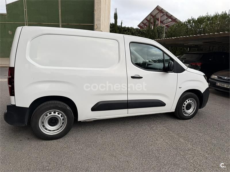 Usado Citroën Berlingo Live 102 CV (75 kW) 2021 Blanco Monovolumen