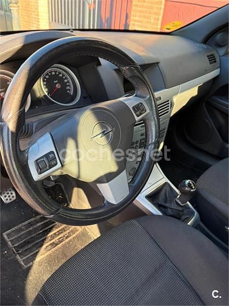 Usado Opel Astra GTC Sport 120 CV (88 kW) 2006 Rojo Berlina