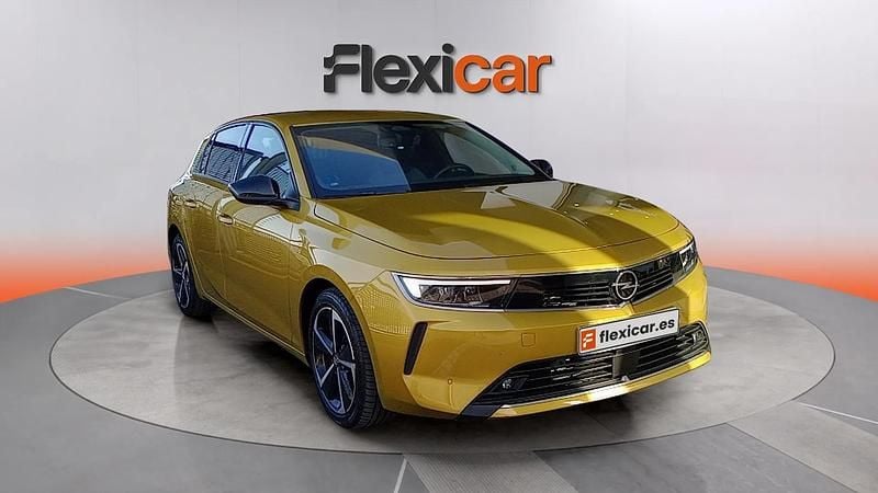Usado Opel Astra 181 CV (133 kW) 2022 Amarillo Berlina