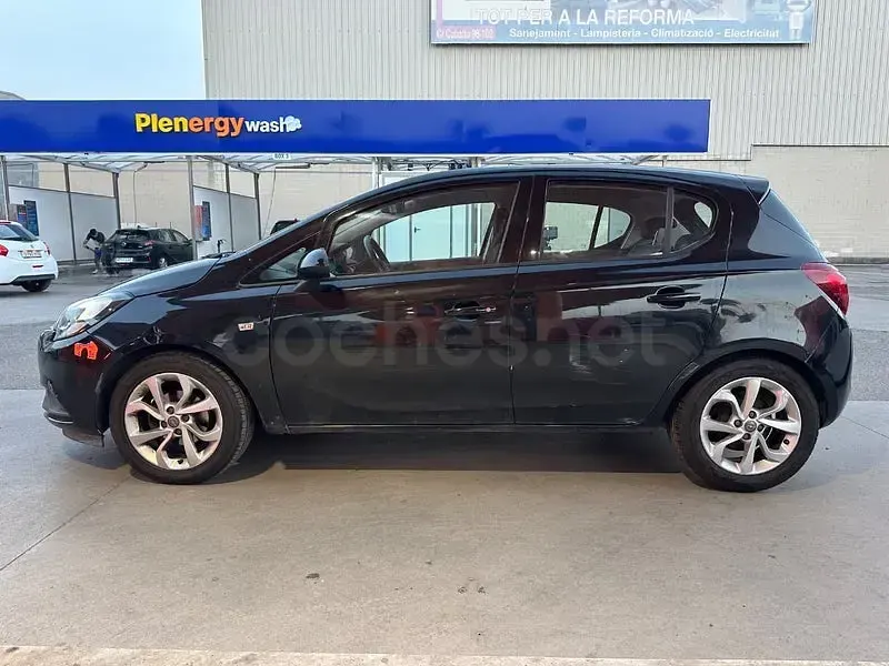 Usado Opel Corsa Selective 90 CV (66 kW) 2017 Negro Utilitario