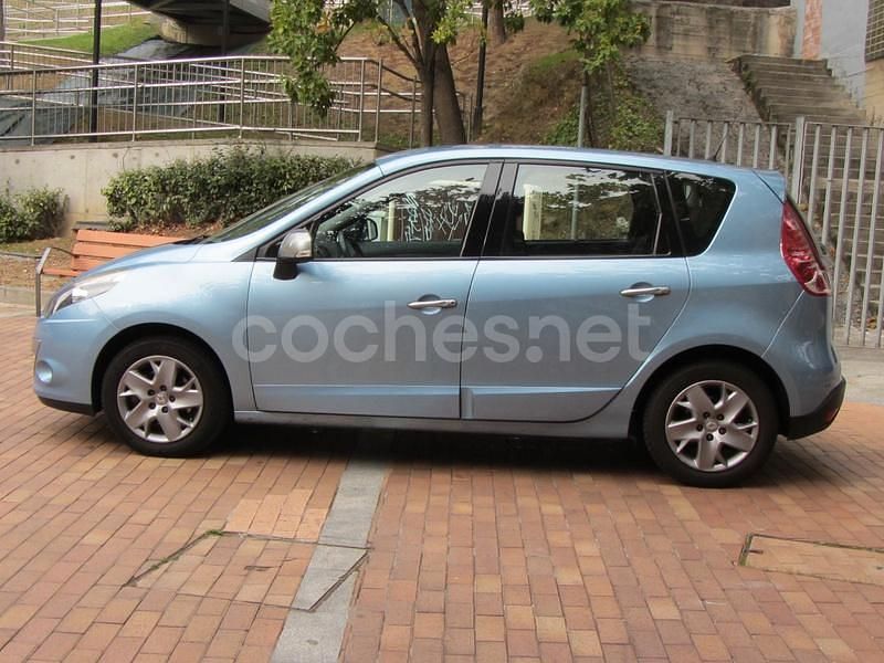 Usado Renault Scénic III Authentique 95 CV (69 kW) 2011 Azul Monovolumen