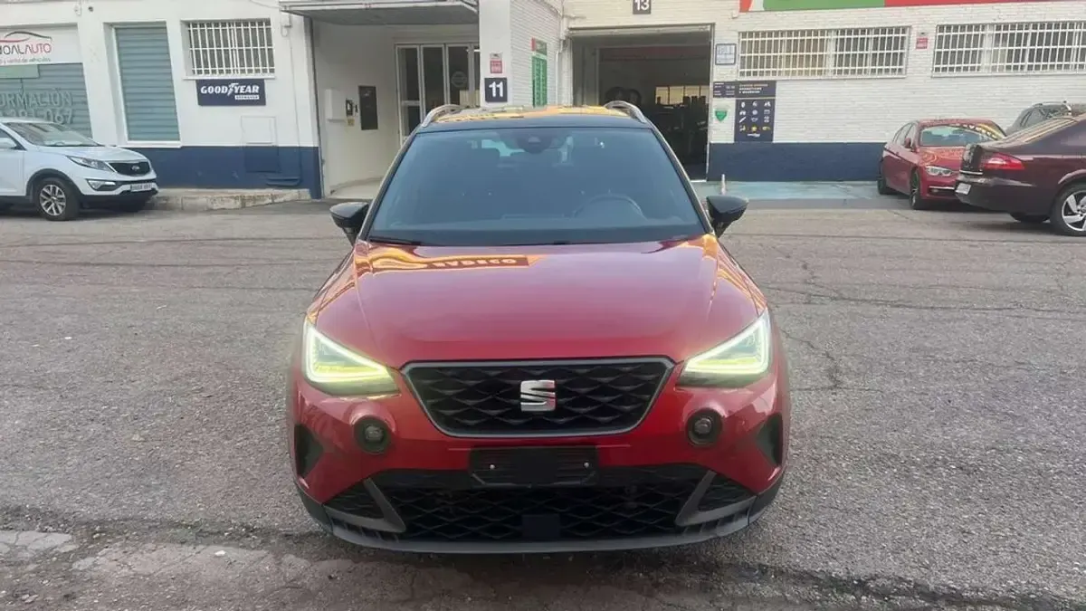 Usado Seat Arona FR 90 CV (66 kW) 2022 Rojo SUV