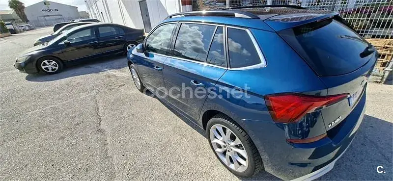 Usado Skoda Kamiq Sport 110 CV (80 kW) 2021 Azul SUV