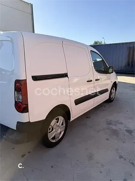 Usado Peugeot Partner Tepee 75 CV (55 kW) 2016 Blanco Monovolumen