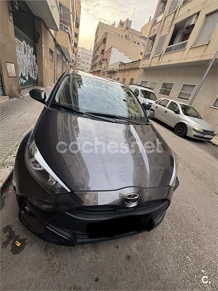 Usado Toyota Yaris 125 CV (91 kW) 2024 Gris / plata Berlina