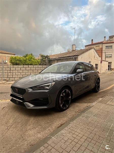 Usado Cupra Leon 150 HP (110 kW) 2023 Cinzento Sedan