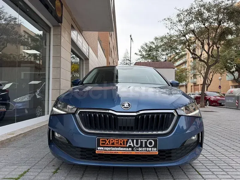 Usado Skoda Scala Active 115 CV (84 kW) 2019 Azul Utilitario