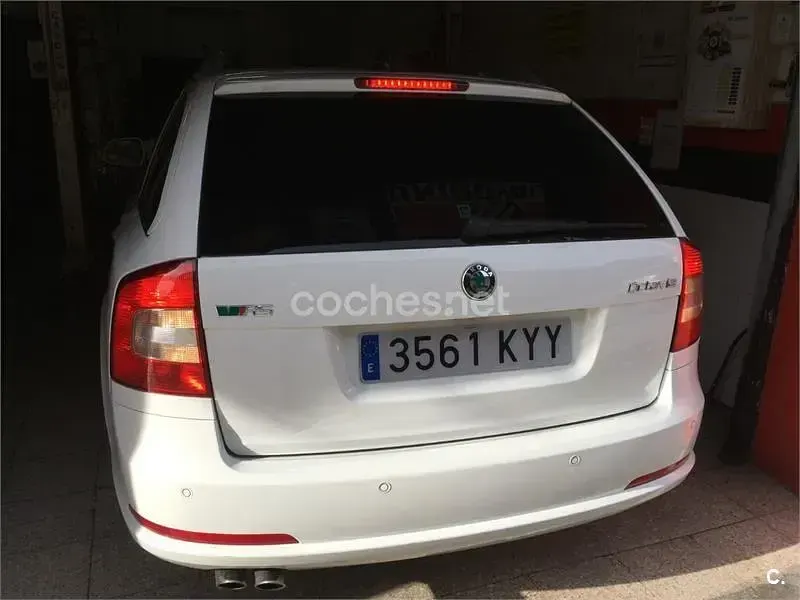 Usado Skoda Octavia RS 170 CV (125 kW) 2013 Blanco Familiar