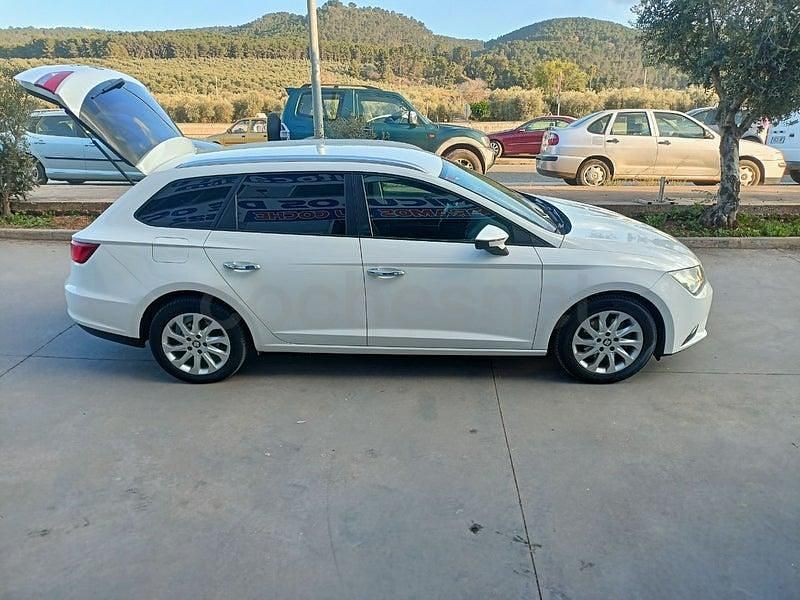 Usado Seat Leon Ecomotive 110 CV (80 kW) 2016 Blanco Familiar