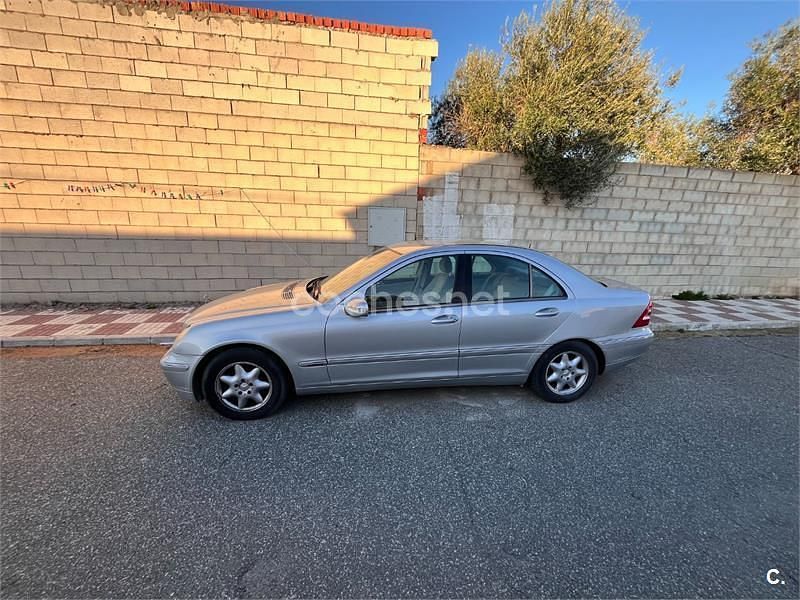 Usado Mercedes C200 Avantgarde 163 CV (119 kW) 2002 Gris / plata Berlina