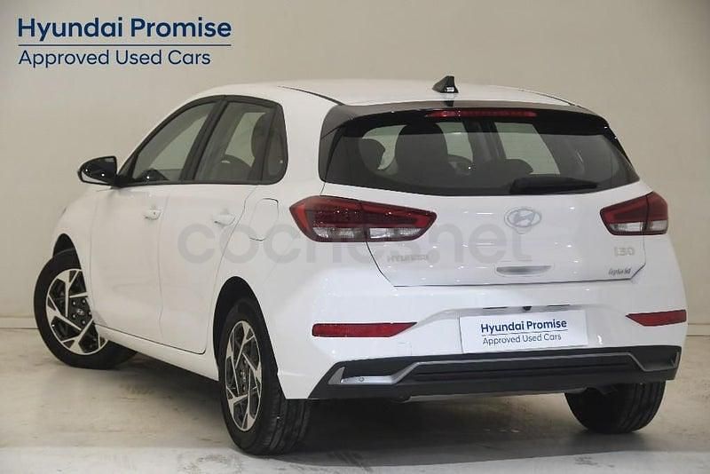 Usado Hyundai i30 100 CV (73 kW) 2024 Blanco Berlina