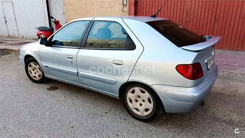 Usado Citroën Xsara 110 CV (80 kW) 2002 Gris / plata Berlina