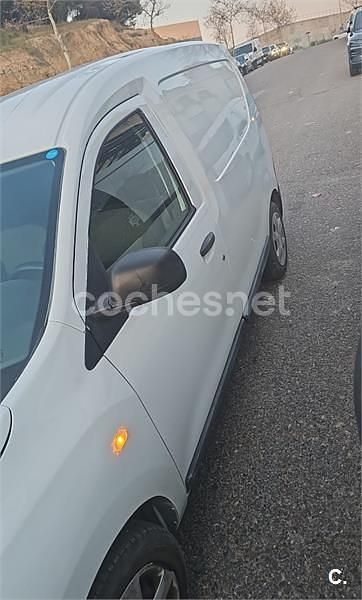 Usado Dacia Dokker Essentiel 102 CV (75 kW) 2019 Blanco Monovolumen
