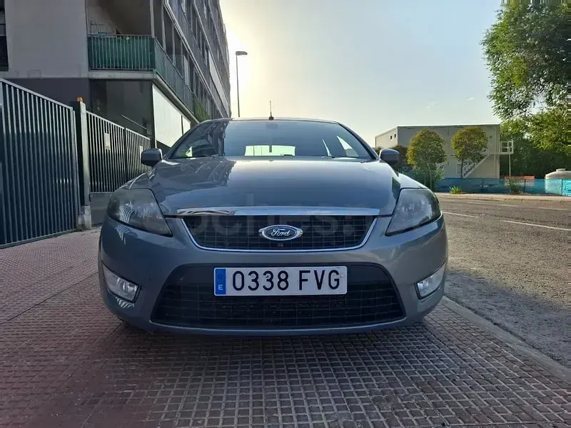 Usado Ford Mondeo Ambiente 125 CV (91 kW) 2007 Gris / plata Berlina