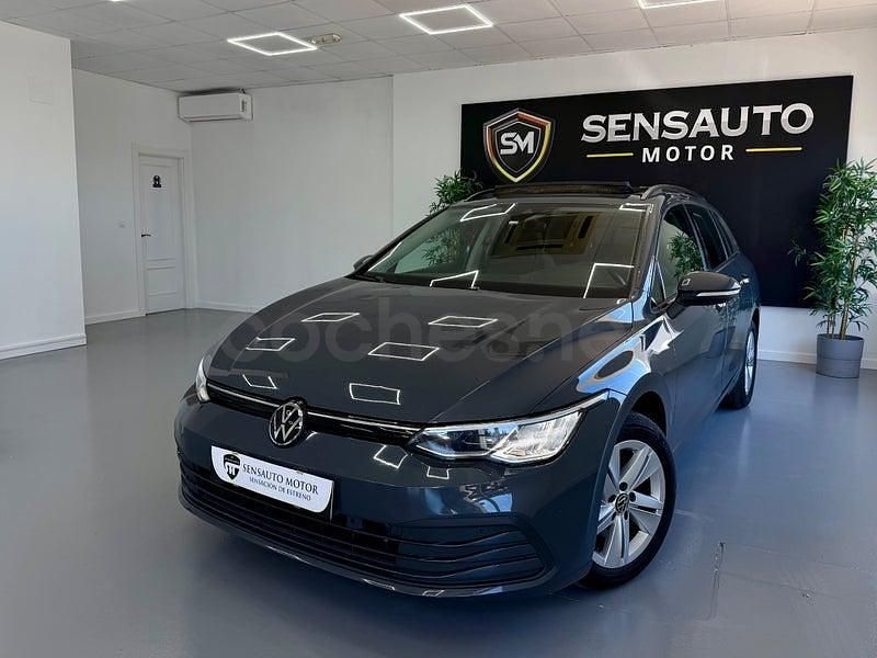 Usado VW Golf VIII 115 CV (84 kW) 2022 Gris / plata Familiar