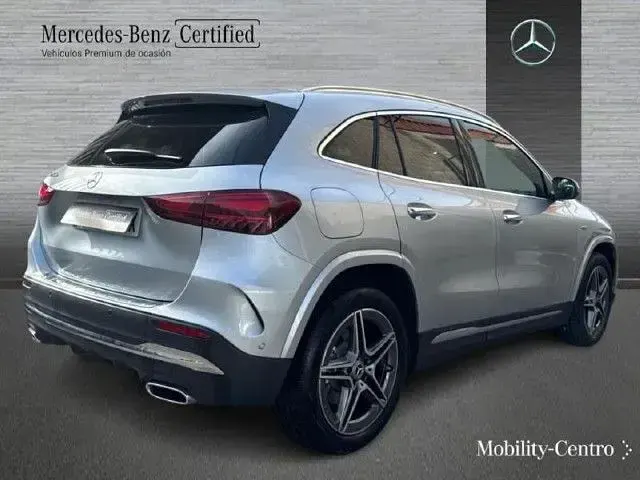 Usado Mercedes GLA250 AMG line 218 CV (160 kW) 2025 Plata SUV
